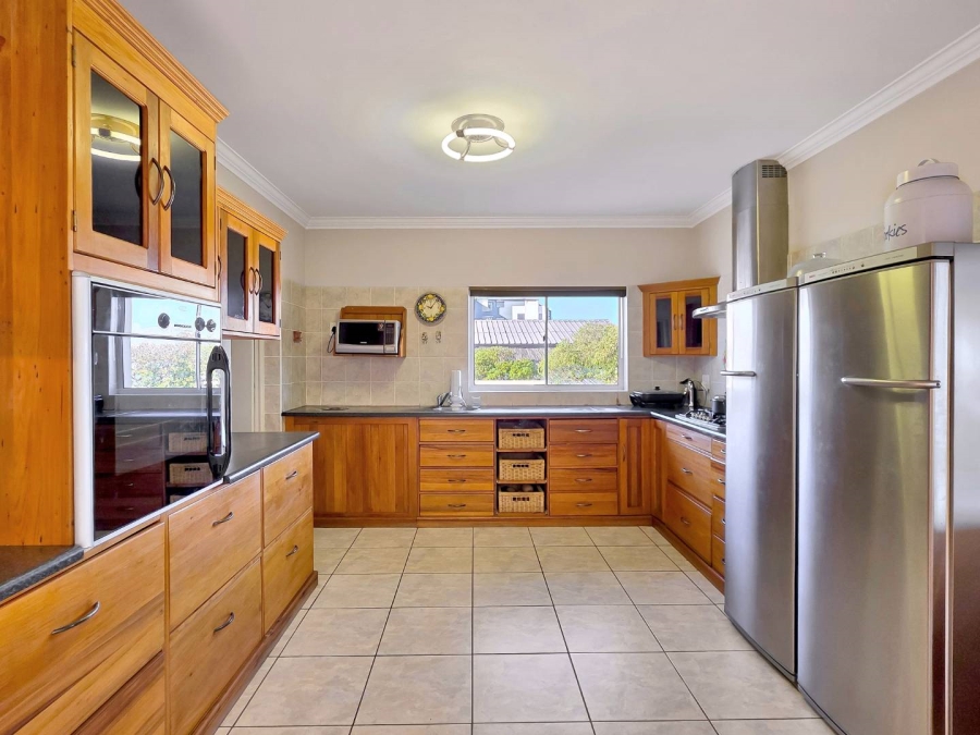 5 Bedroom Property for Sale in Bloubergstrand Western Cape
